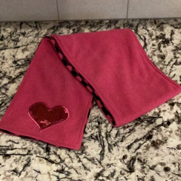 Pink and Black Cozy scarf, reversible, good condition. (Like wearing a b… - Picture 7 of 8